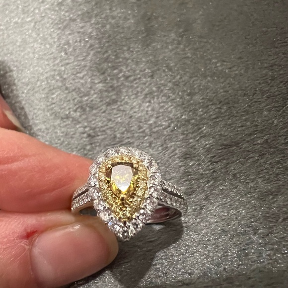 Cirari Couture Orange Yellow Pear diamond halo ring, 18k 2 tone ring - Picture 2 of 7
